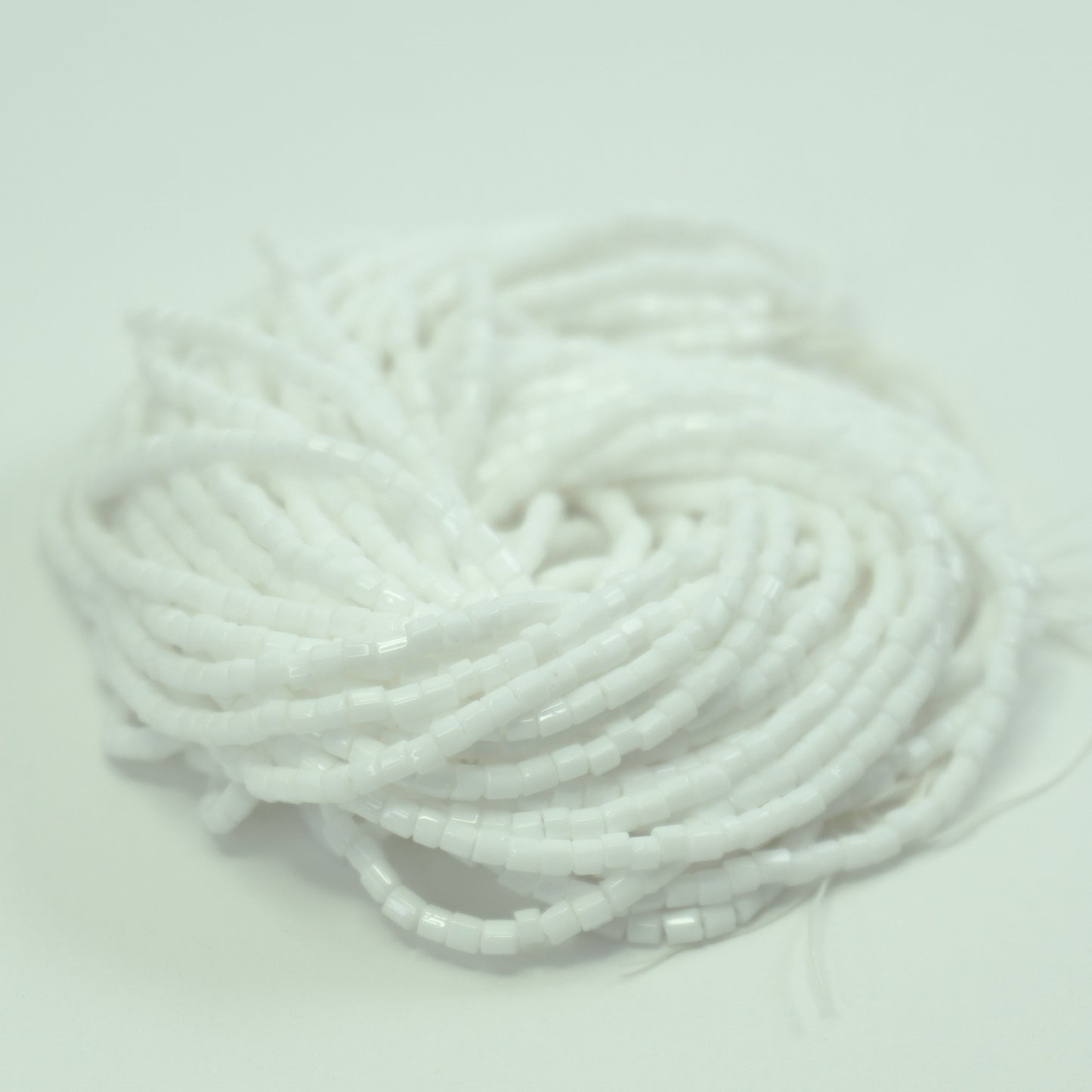 10/0 2Cut Chalk White